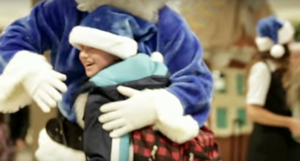 Passengers Fall Asleep On Flight, Shocked When They Wake Up To "Christmas Surprise" - picture 2