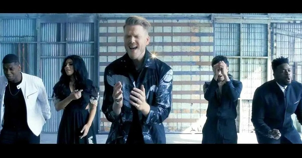 Pentatonix delivers a mesmerizing A Capella rendition of ‘Sound of Silence’ in a video that has 140 million views. - picture 4