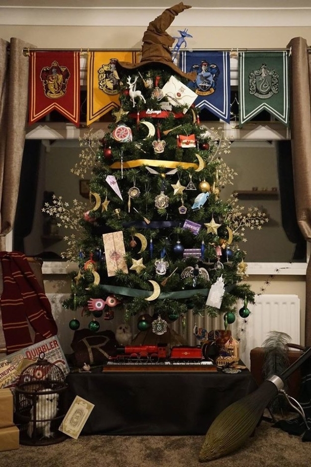 People Are Loving This Incredible Harry Potter-Themed Christmas Tree - picture 2