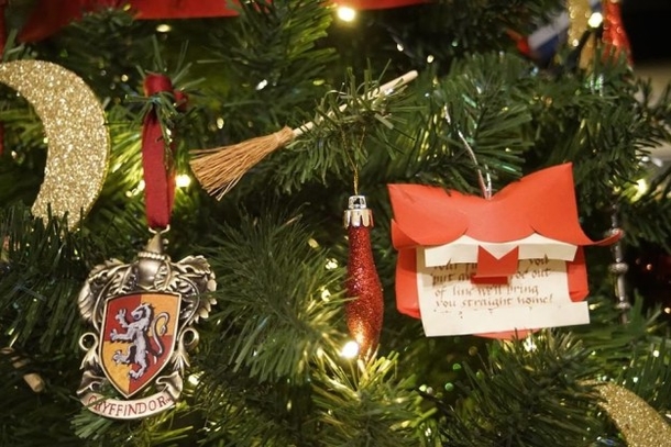People Are Loving This Incredible Harry Potter-Themed Christmas Tree - picture 9