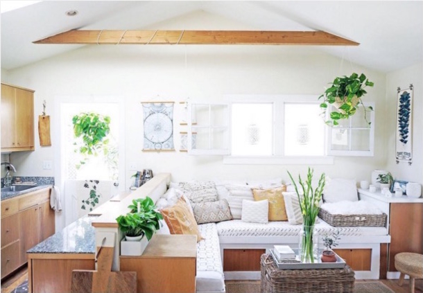 People Called Her Crazy For Moving Into A GarageBut Look Inside! She's Genius! - picture 2