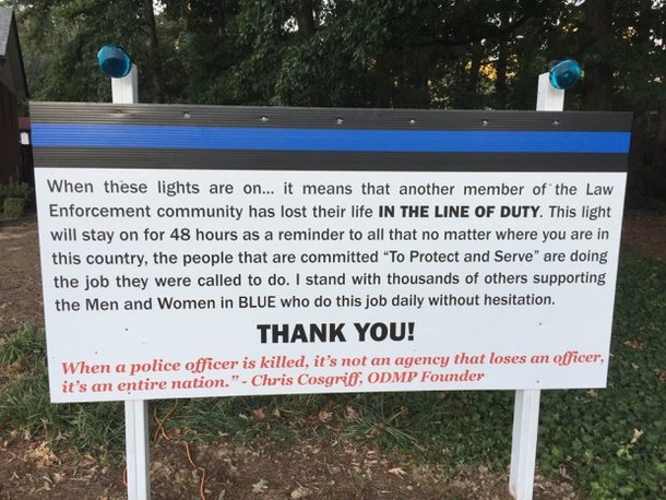 People Shocked By Fed Up Man’s HUGE Yard Sign When They See What’s On Top - picture 3