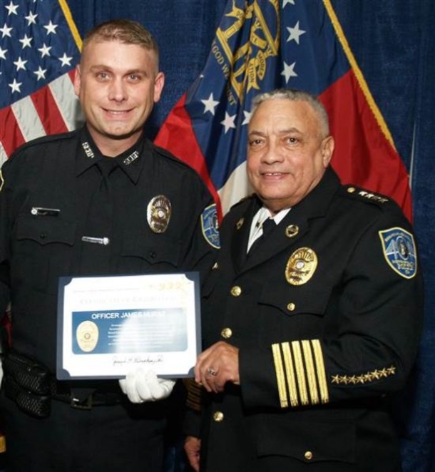Photo Of Officer & Abandoned Toddler Becomes Viral Hit – Look Closer & You'll See Why - picture 2