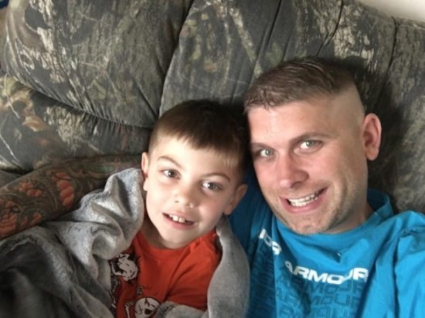 Photo Of Officer & Abandoned Toddler Becomes Viral Hit – Look Closer & You'll See Why - picture 4