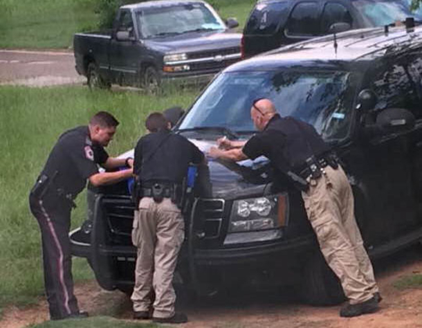 Photo Of Police ‘Working’ Goes Viral After Mom Reveals What They Were Really Caught Doing - picture 2