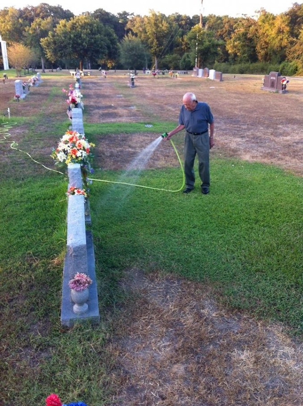 PHOTOS: Son Shocked When He Sees What His Father Did To His Mom’s Grave - picture 4