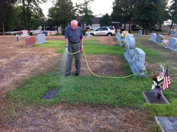 PHOTOS: Son Shocked When He Sees What His Father Did To His Mom’s Grave - picture 5