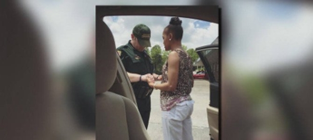 Picture Of Woman And Police Officer Praying Goes Viral - picture 2
