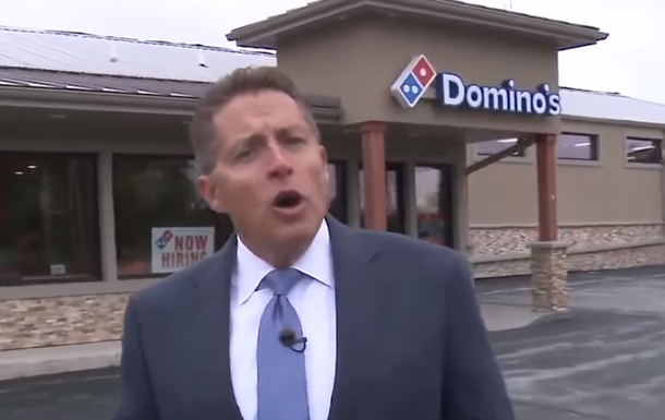 Pizza Delivery Man Sees Woman Mouthing The Words "Help Me" And Calls 911 Realizing She's Being Kidnapped - picture 2