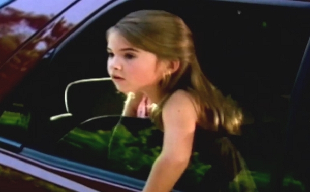 Placing A Paper Towel Roll Inside Your Car Window Can Save Your Life, Learn This Simple Trick - picture 4
