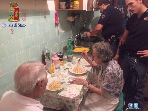 Police Cook Dinner For Lonely Elderly People After Hearing Them Crying - picture 2