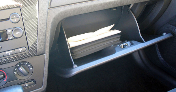 Police Nationally Are Urging Everyone To Remove Registration From Glove Compartment For This Reason... - picture 2