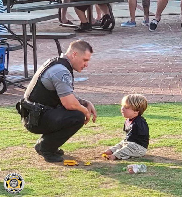 Police Officer becomes mentor for kid without arms who has dreams of becoming a detective - picture 2