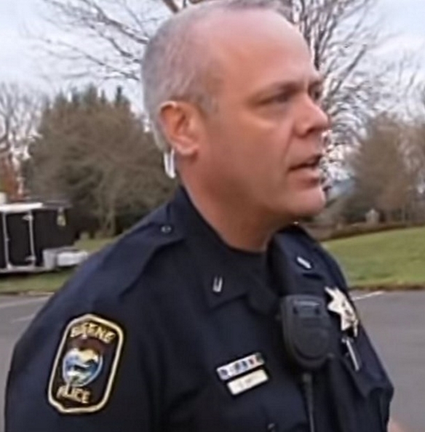 Police Officer Spots Strange Car, Discovers Shaking Boy In Blanket And Won't To Leave Him - picture 2