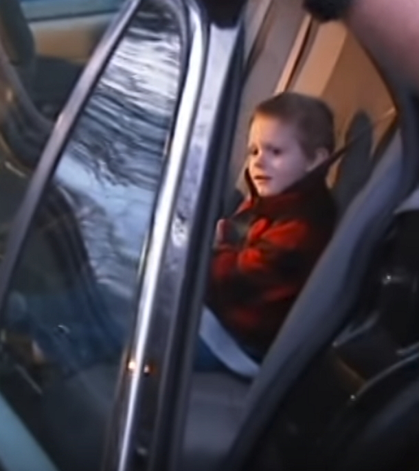 Police Officer Spots Strange Car, Discovers Shaking Boy In Blanket And Won't To Leave Him - picture 3