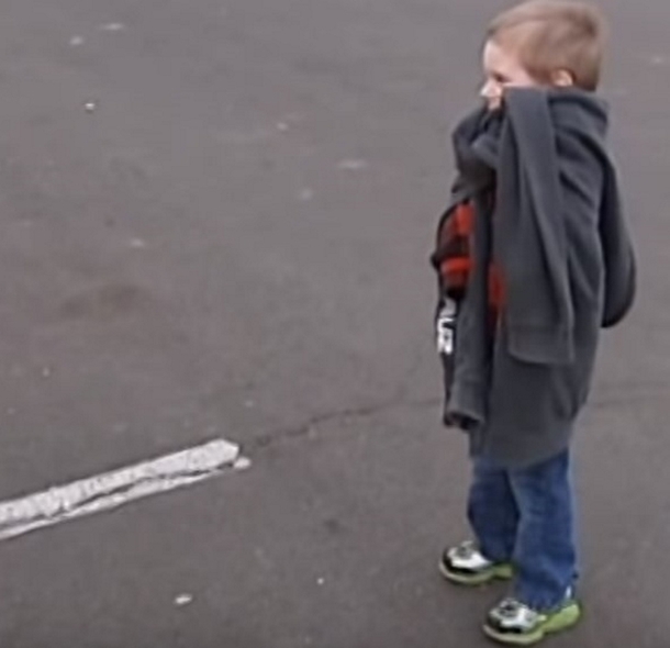 Police Officer Spots Strange Car, Discovers Shaking Boy In Blanket And Won't To Leave Him - picture 5