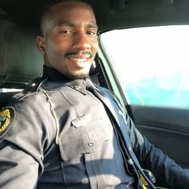 Police officer used his lunch break to spend time with a homeless woman, shared stories over pizza - picture 2