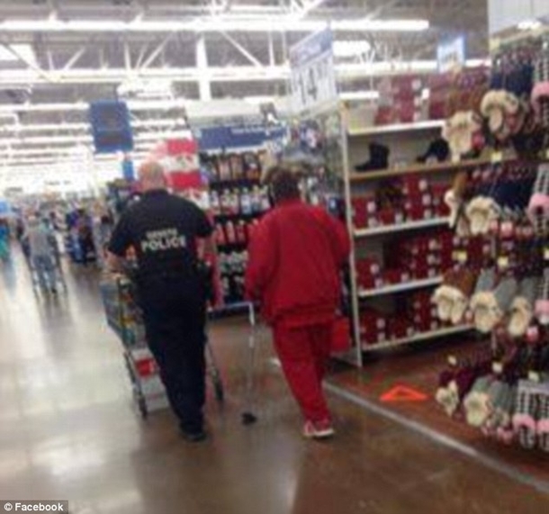 Police Officer’s Welfare Check On Elderly Woman Takes An Unexpected Turn - picture 3