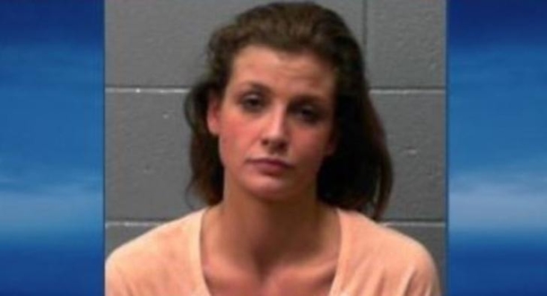 Police Spot 2 Young Girls Outside Home, Then They See Their Horrifying Sign - picture 3