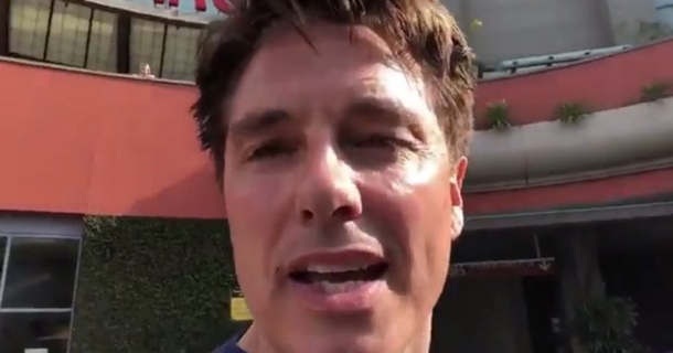 Popular TV Star Attempted To Buy A Homeless Man New Clothes, Until Store Employee Stopped Him - picture 2