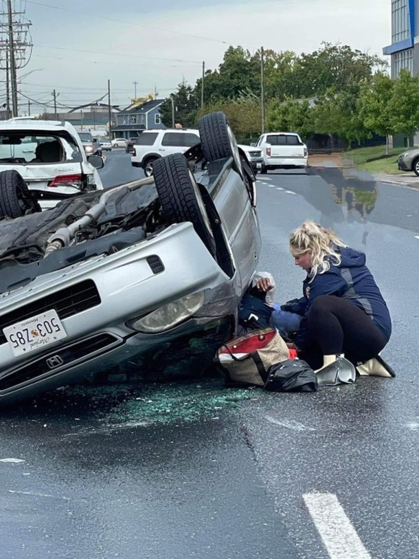 Pregnant women saves car crash victim then gives birth to healthy baby girl just a few hours later - picture 2
