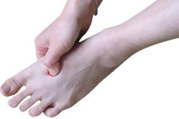 Pressing THESE Points On Your Body, Will Get Rid Of A Headache Immediately Without Medicine! - picture 6