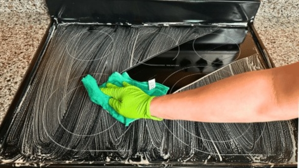 Pro Secrets & Tips for Sparkling Clean Glass Cooktops - picture 2