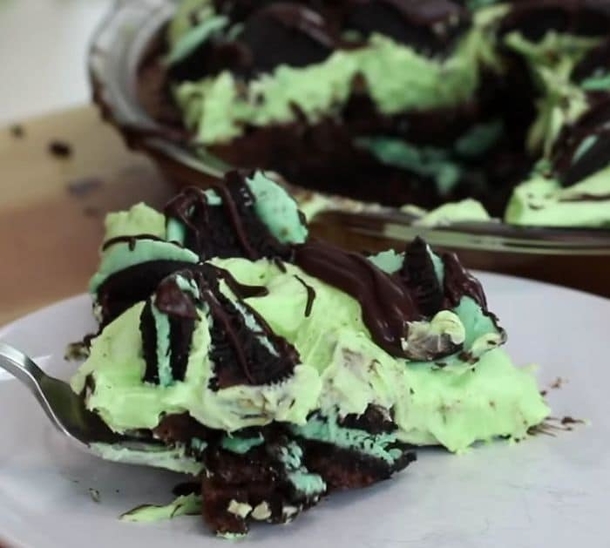 Quick-To-Make Mint Oreo Dessert Pizza Recipe - picture 3