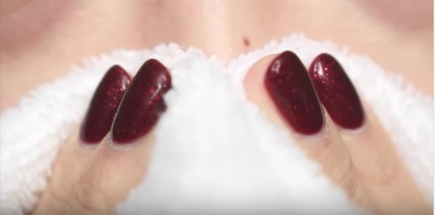 Remove Those Pesky Whiteheads And Blackheads On Your Nose With These 6 Tips - picture 2