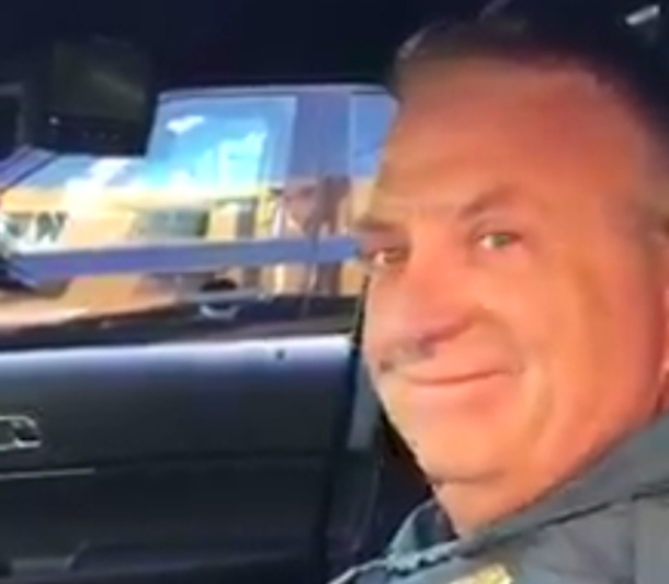 Retiring Officer Of 28 Years Makes His Final Call, Suddenly Hears Son's Voice Come On Radio - picture 3