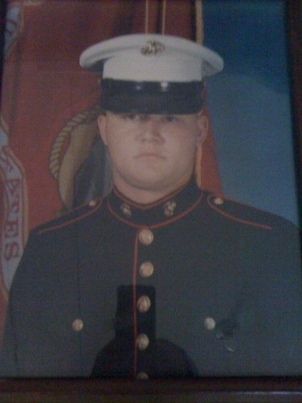 Returning a fallen Marine's legacy: Man finds signed American flag for $5 at flea market and returns it to family - picture 4