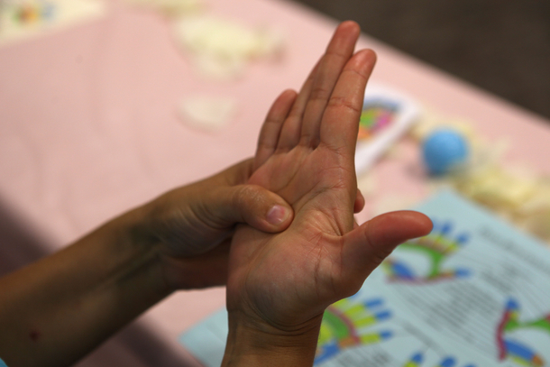 RUB YOUR FINGER FOR 1 MINUTE AND SEE WHAT WILL HAPPEN TO YOUR BODY - picture 2