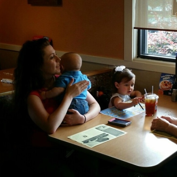 Rude Couple Insults Mom & Kids, No One Expected What Happened Next... - picture 2