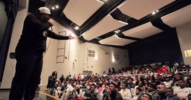 Rude students get serious dose of reality from motivational speaker, entire crowd goes silent - picture 2