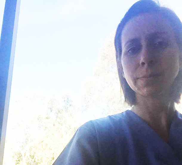 Rude woman says mean thing to her for wearing scrubs, nurse comes back with the perfect response - picture 2
