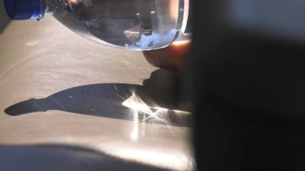 Safety Warning: Firefighters Explain Why We Shouldn't Leave Water Bottles in Cars - picture 3