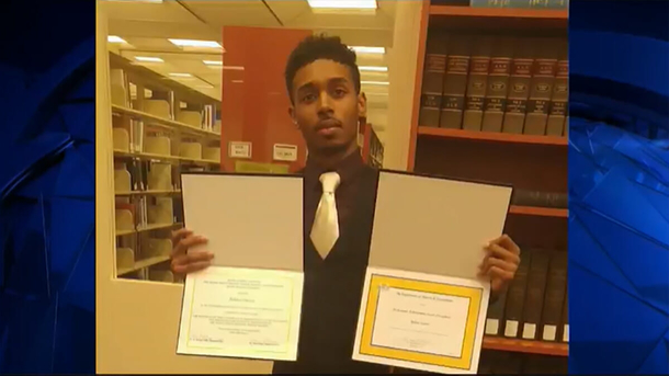 Sanitation worker whose mom abandoned him at 8-years-old left is accepted to study at Harvard Law - picture 4