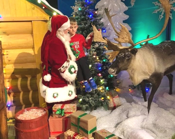 Santa Asks Blind Boy What He Wants, Hears 4 Words That Leaves Him Teary Eyed - picture 2