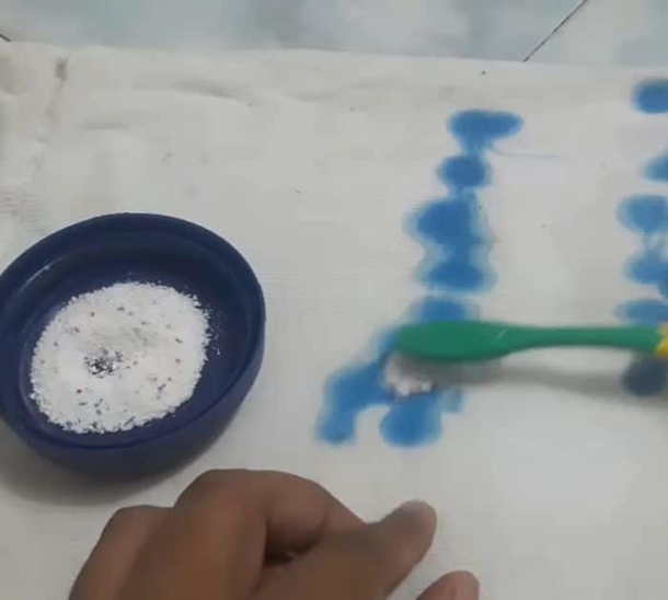 Say Goodbye to Rust Stains on Clothes with This Genius Method - picture 3