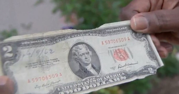 School Calls Police To Have Student Arrested After She Pays For Meal With $2 Bill - picture 2
