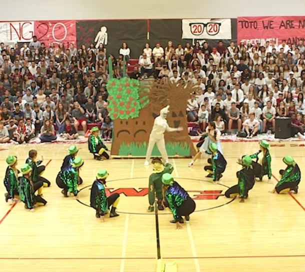 School Dance Team Uses "Wizard Of Oz" Theme To Turn Boring Pep Rally Into Amazing Viral Sensation - picture 3