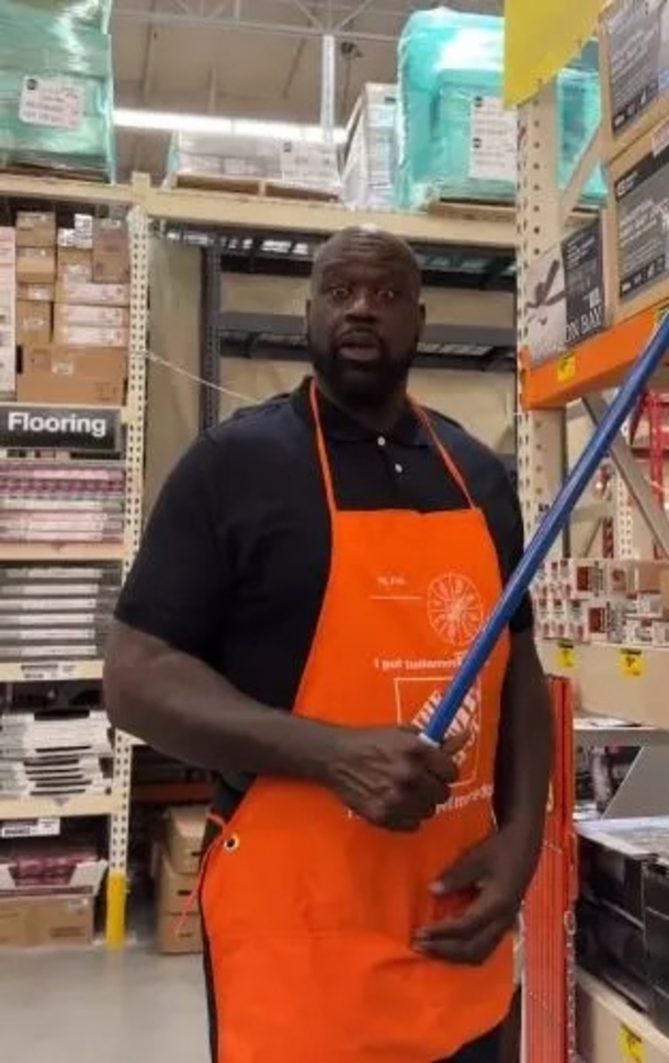 Shaq surprises family at Home Depot by paying for their washer and dryer - picture 4
