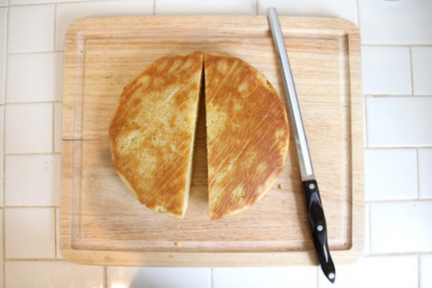 She Baked A Cake And Cut It In Half. Now Watch What Is Done Before She Frosted It! - picture 3