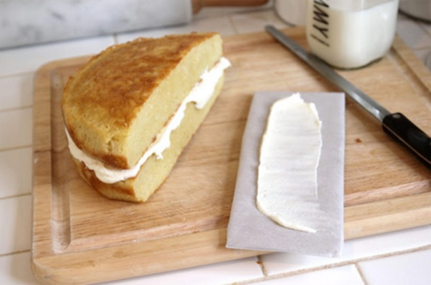 She Baked A Cake And Cut It In Half. Now Watch What Is Done Before She Frosted It! - picture 4