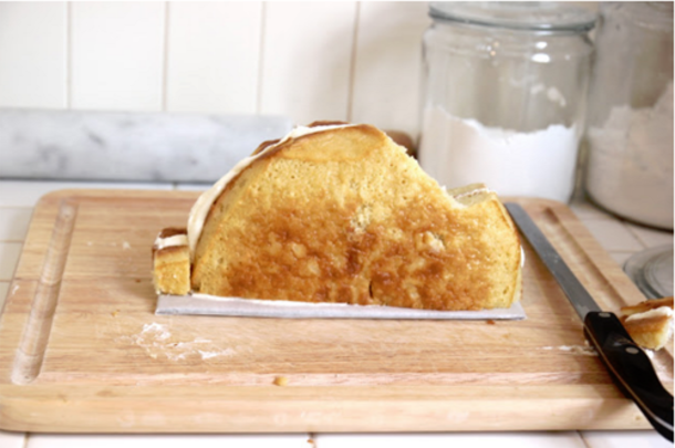 She Baked A Cake And Cut It In Half. Now Watch What Is Done Before She Frosted It! - picture 6