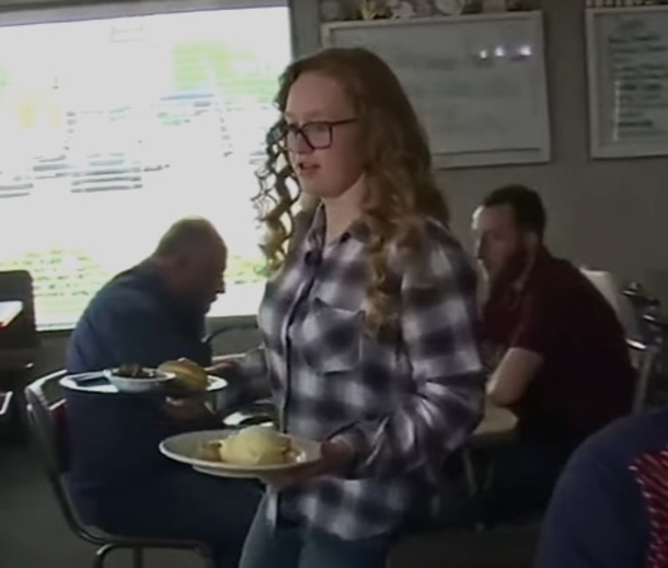 She Began As A Dishwasher At This Restaurant In High School. Now At 18, She Owns The Place! - picture 2