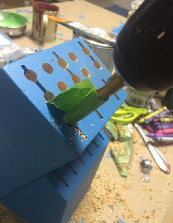 She Buys Old Knife Block At The Thrift Store And Made Something AMAZING With It. Her Kids Absolutely Love It! - picture 2