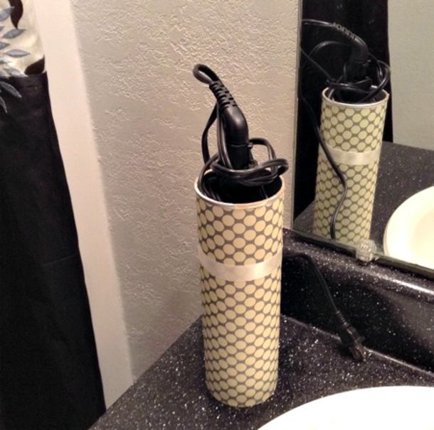 She Cut Off The Top Of The Pringles Can, And Uses It In The Most Brilliant Way!  Every Girl Should Do THIS! - picture 9