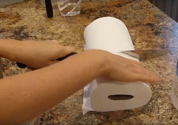 She Cut This Paper Towel, Suddenly It Was Soaking Wet. The Reason Why Is Pure Genius... - picture 2