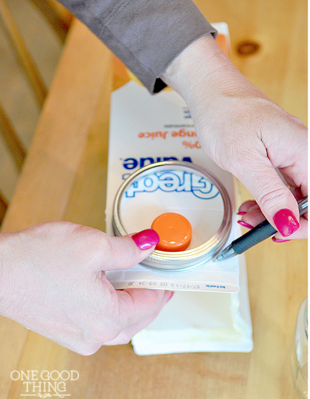 She Cuts Out Lids Of Empty Juice Cartons And Uses Them For THIS! Everyone Should Know This Useful Trick! - picture 4